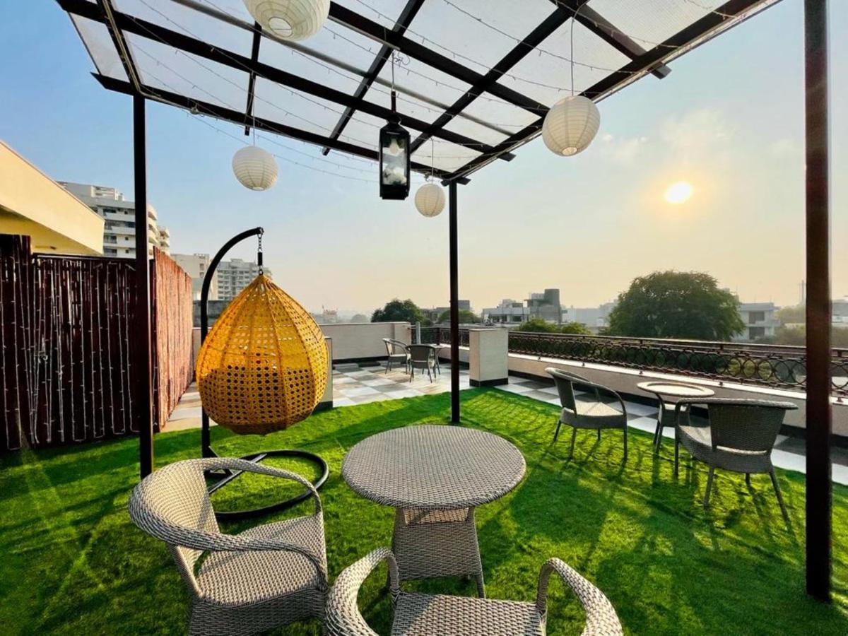 Bluo Studio5 Golf Course Road - Gym, Terrace Garden Ґурґаон Екстер'єр фото