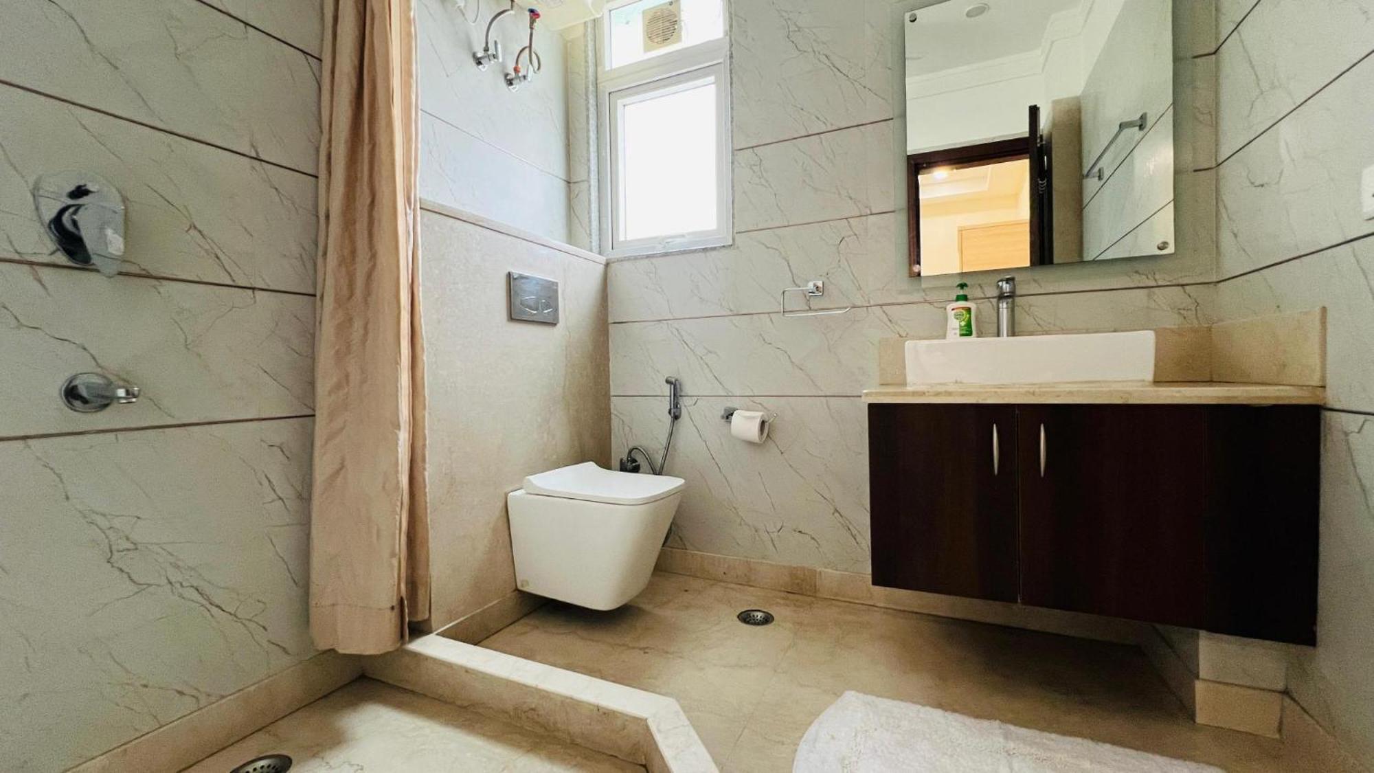 Bluo Studio5 Golf Course Road - Gym, Terrace Garden Ґурґаон Екстер'єр фото